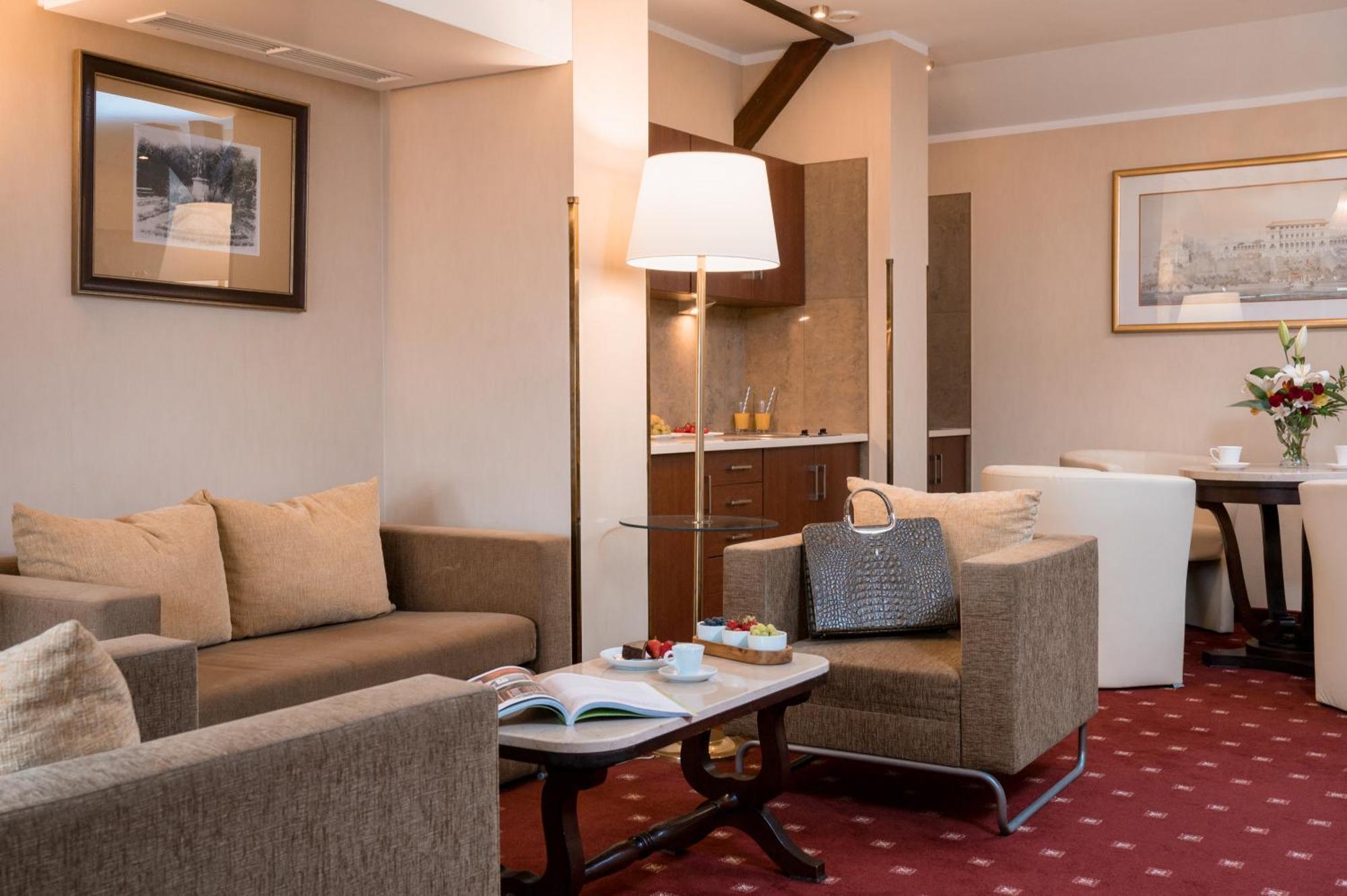Deluxe Apartment